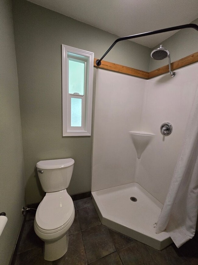 Building Photo - Pet Friendly Single Level 3 Bed 2 Bath Hom...
