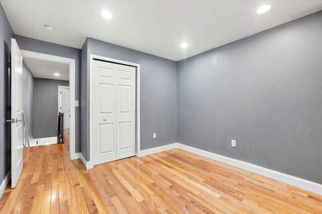 Building Photo - 2504 Manton St