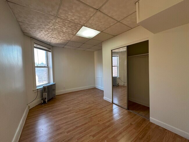 Building Photo - 5114 S Woodlawn Ave