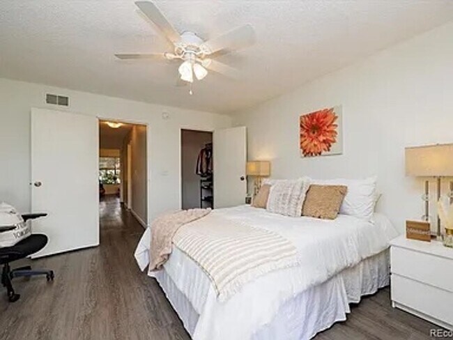 Building Photo - Flexible Condo Living with Loft near Golden!!!