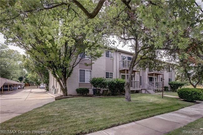 Building Photo - 3501 W 14 Mile Rd