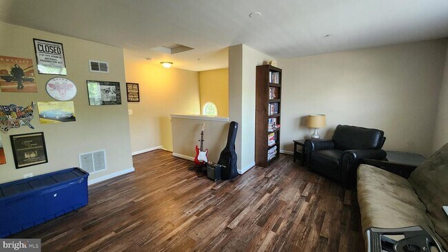 Building Photo - 9128 Aventon Ct