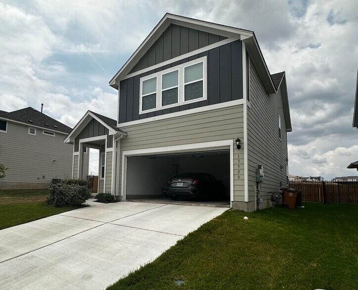 Primary Photo - 13520 Long Island Dr