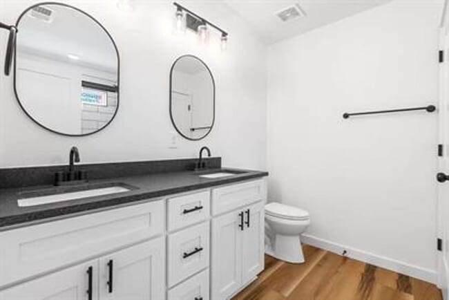 Building Photo - 3/2.5 Townhome Centrally Located in Greenv...