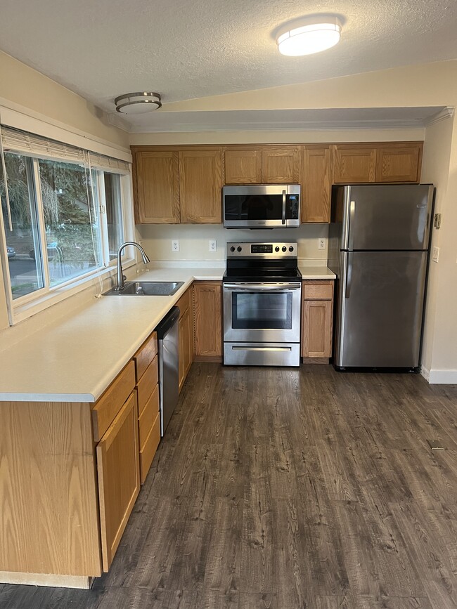 Kitchen - 7022 SW Montauk Cir