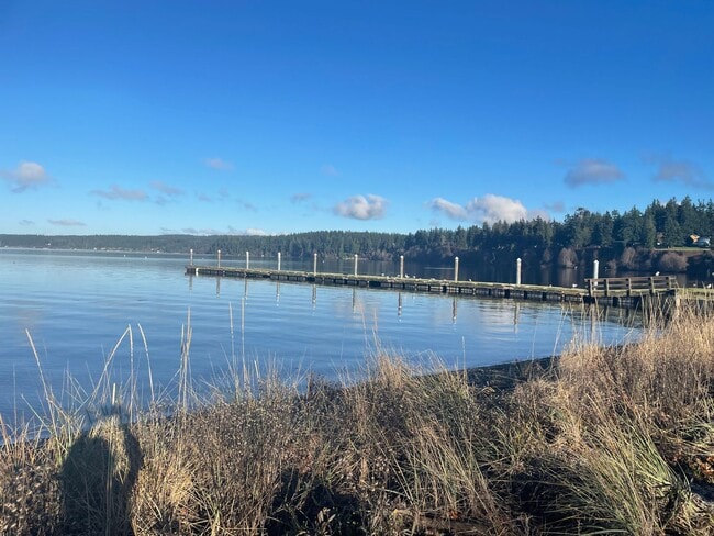 Building Photo - Single Level Freeland Home and Pet Friendly!