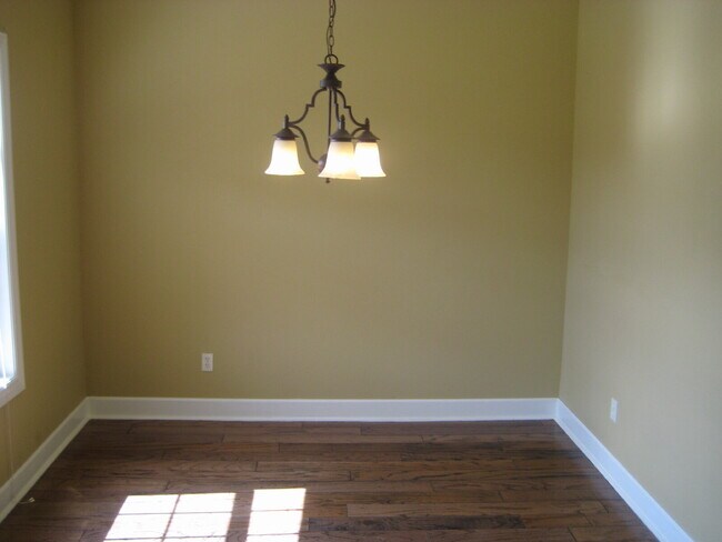 Building Photo - 15 Bluestem Ln