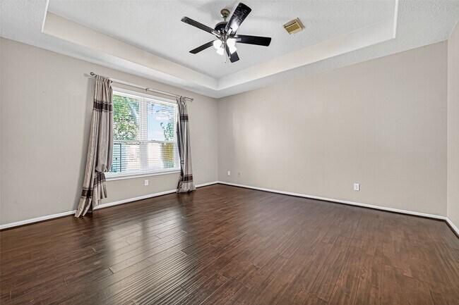 Building Photo - 11603 Oak Lake Park Dr