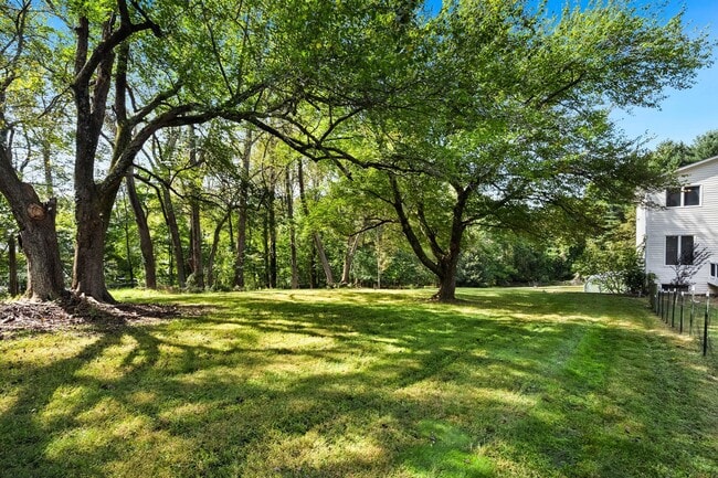 Building Photo - 445 Springvale Rd