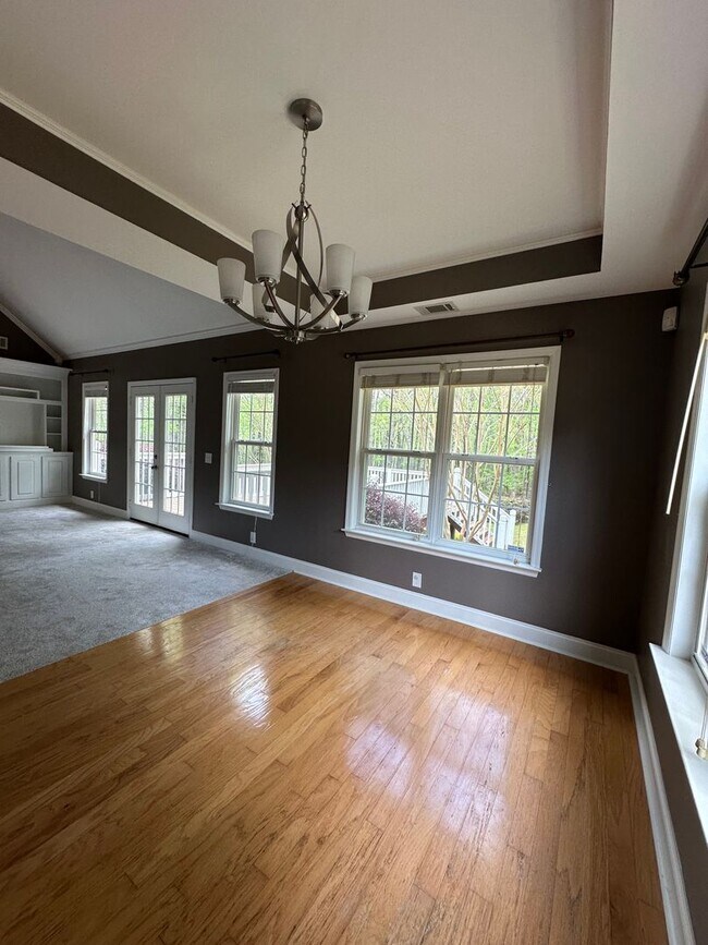 Building Photo - Move-In ready 3-bedroom 2-bathroom house on the Eastside