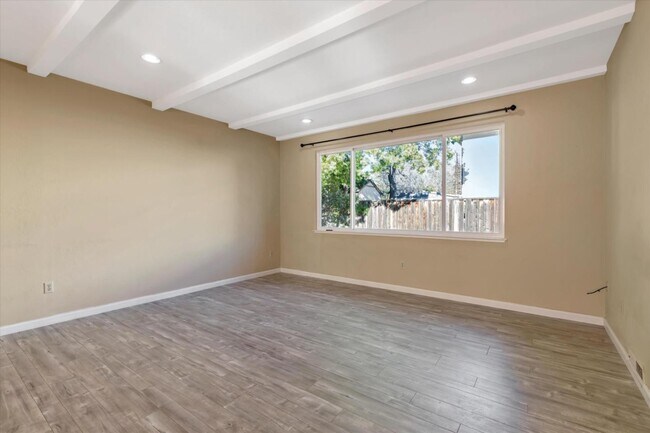 Building Photo - 40307 San Sebastian Pl