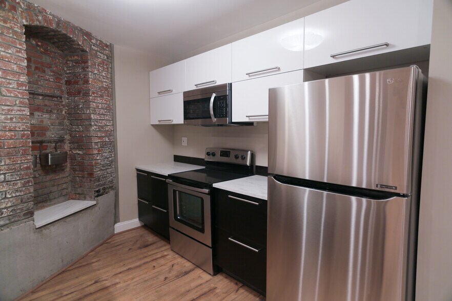 Building Photo - 2129 N St NW