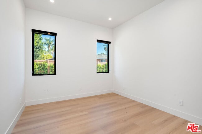 Building Photo - 5660 Winnetka Ave