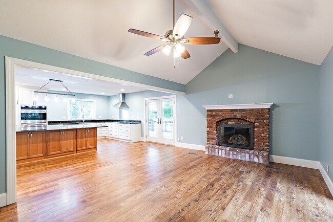 Building Photo - Beautiful 3 Bed Overland Park Ranch Home NEWLY REMODELED