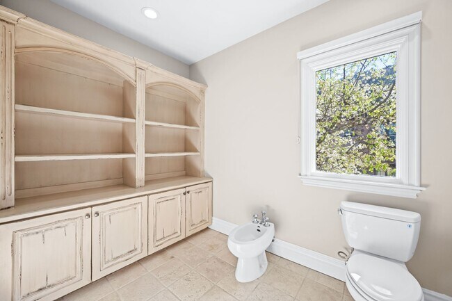 Building Photo - Elegant Dream Escape - Hills of Studio City