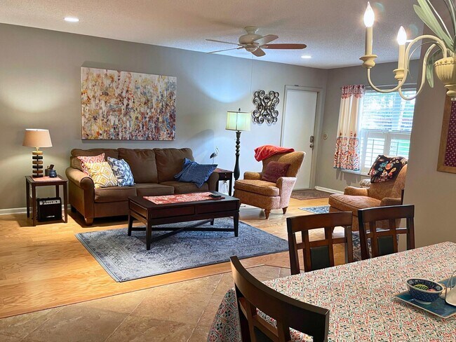 Building Photo - 3301 Loren Rd