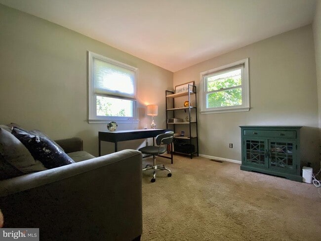 Building Photo - 99 Ivy Ave