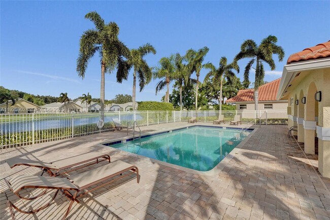 Building Photo - 9012 Lake Park Cir S