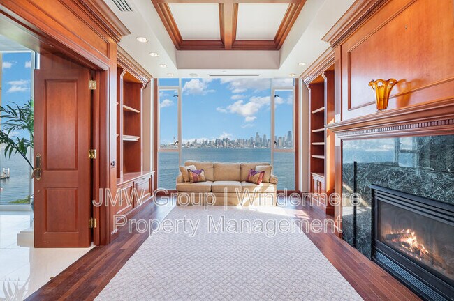 Building Photo - 1709 Harbor Ave SW
