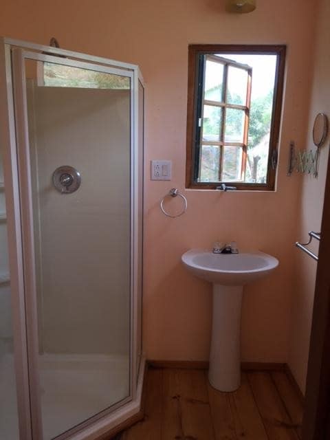 Bath - 23273 Red Rock Rd