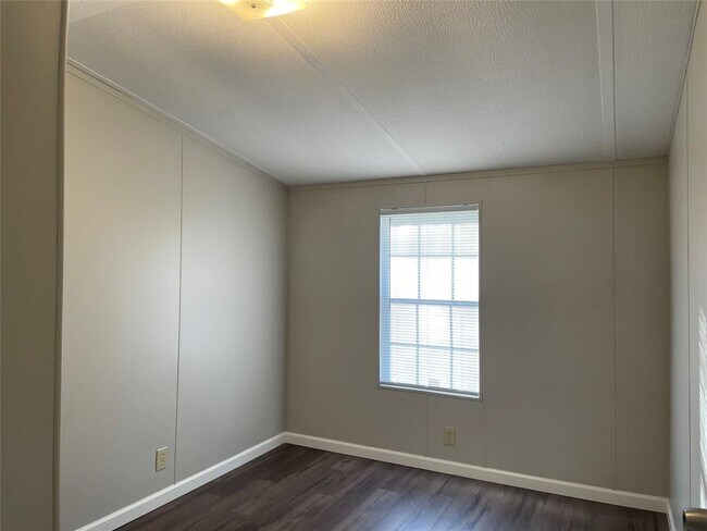 Building Photo - 228 Hambrick Rd