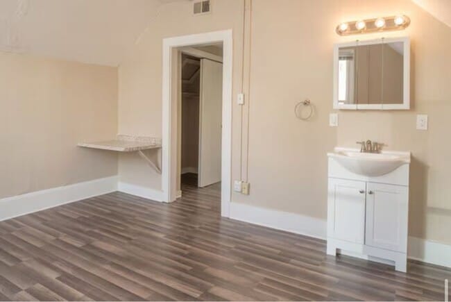 Building Photo - 527 Nevada St