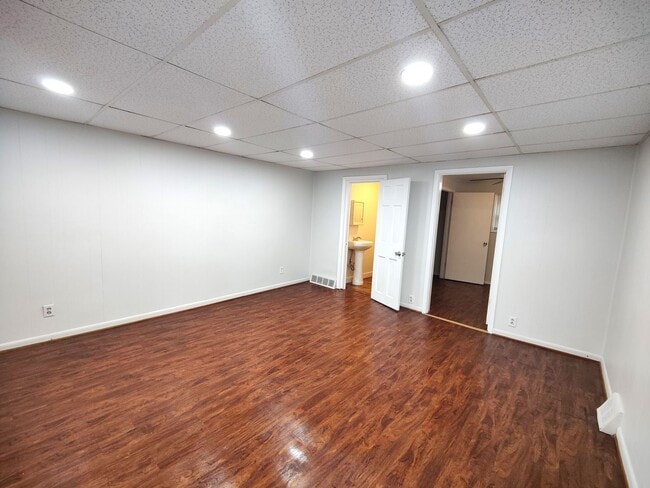 Building Photo - *Recently Updated 2BD/1.5BA Duplex Availab...