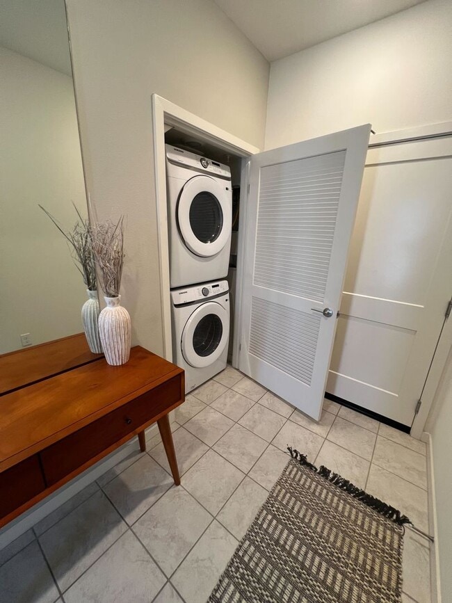 Building Photo - Modern 1-Bedroom Condo in Ontario Ranch wi...