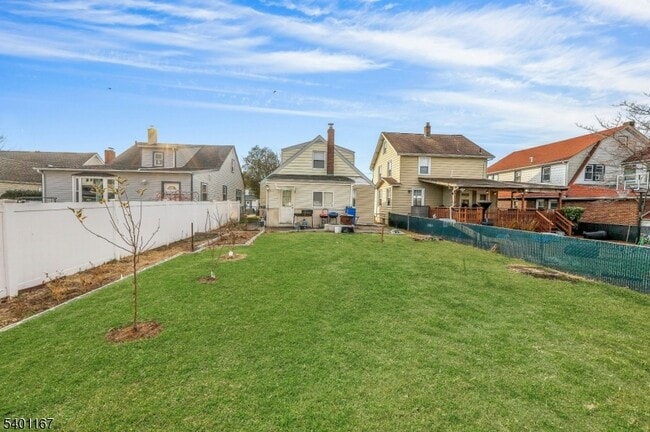 Building Photo - 188 Luddington Ave