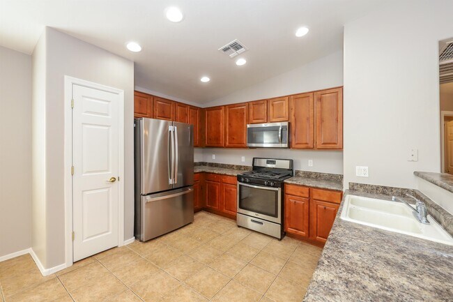 Building Photo - 8187 S Camino SERPE