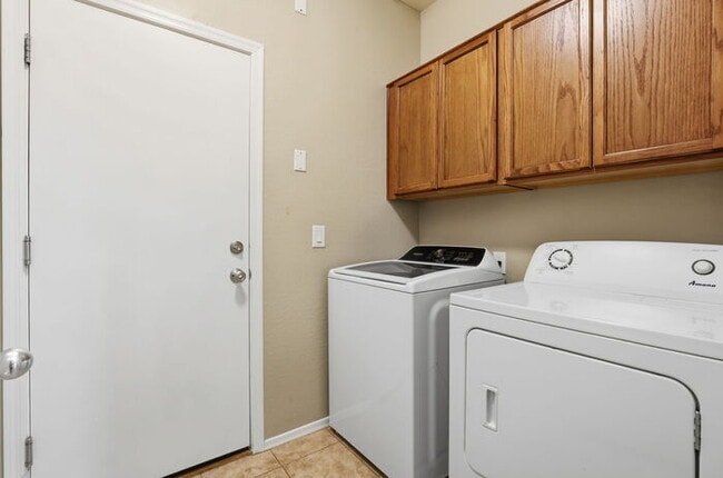 Building Photo - 2737 S Cupertino Dr