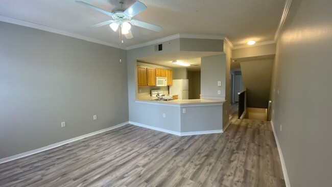 Building Photo - Gorgeous 1/1.5 Townhome in Las Palmas