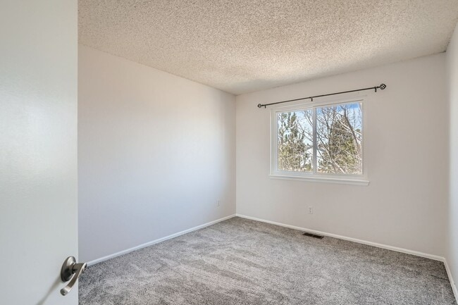 Building Photo - Evolve Real Estate and Property Management: Wonderful Home Available for move in on May 3rd!