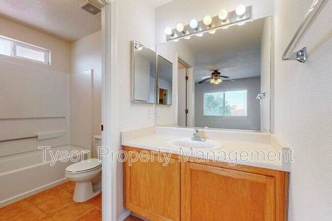 Building Photo - 7509 Cricket Hill Dr NE