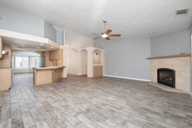 Building Photo - Beautiful 4-Bedroom, 2.5-Bathroom Home in ...
