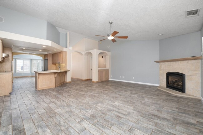 Building Photo - Beautiful 4-Bedroom, 2.5-Bathroom Home in Victorville, CA