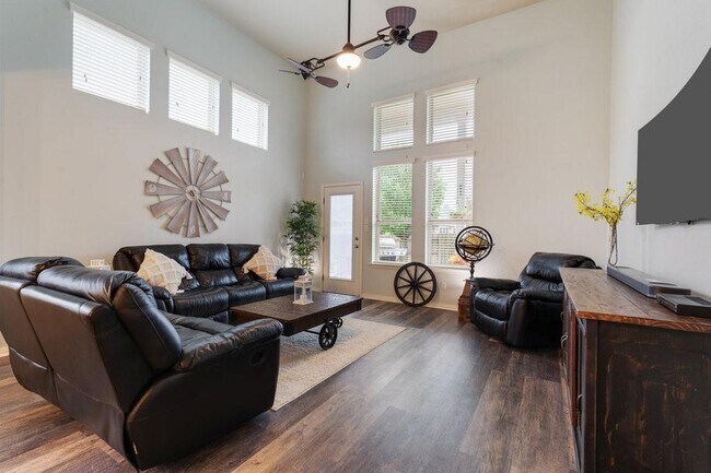 Building Photo - 2915 Bluffstone Dr