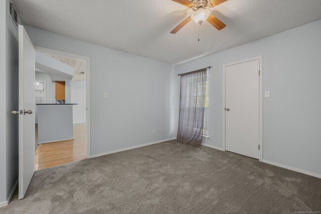 Building Photo - 33 Crown Knoll Ct