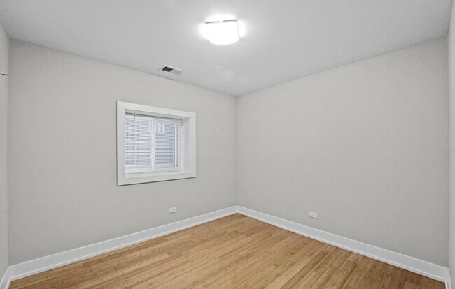Building Photo - 1337 W Walton St