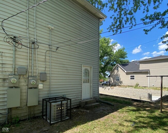 Building Photo - 653 Birch Ave