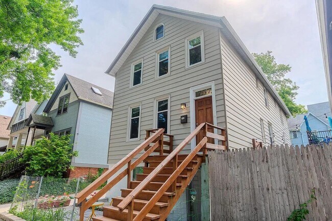 Building Photo - 1757 N Franklin Pl