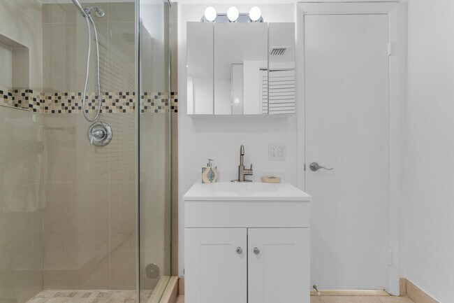 Building Photo - 1256 S Military Trail
