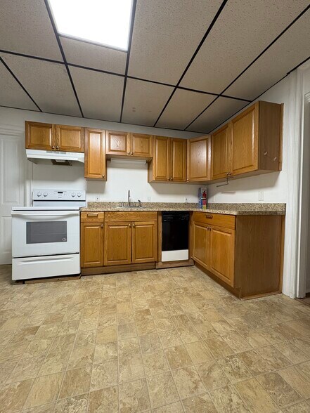 Building Photo - 2030 Hanover Ave