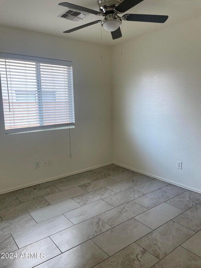 Building Photo - 1333 S 220th Dr