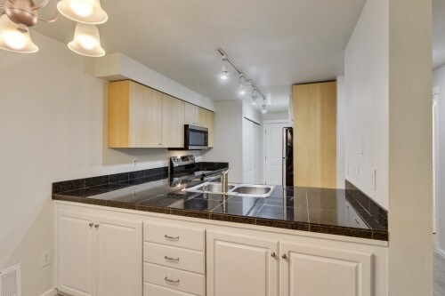 Building Photo - Tanager Condominiums - 2 bedrooms