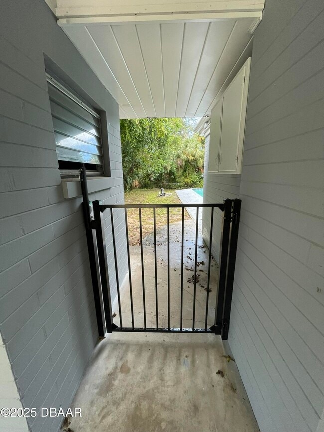 Building Photo - 525 Tarragona Way