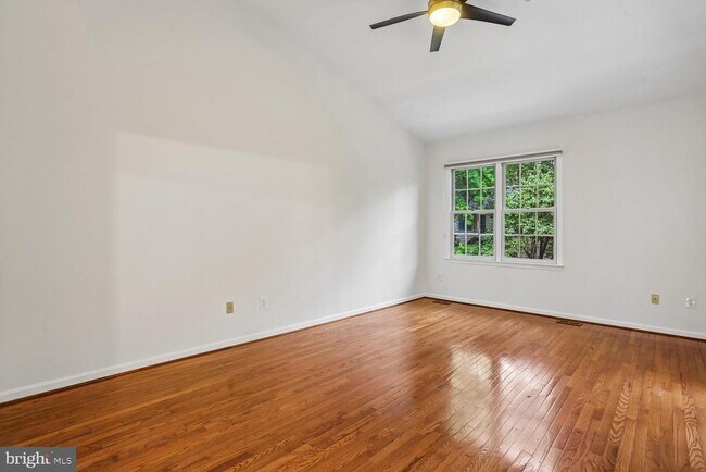Building Photo - 417 Winding Rose Dr