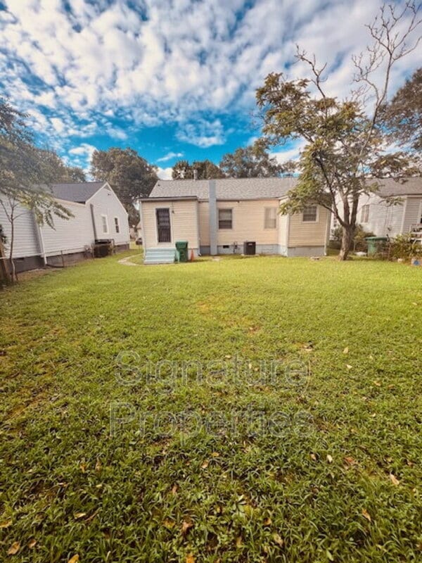 Building Photo - 2128 N Whitehill Dr