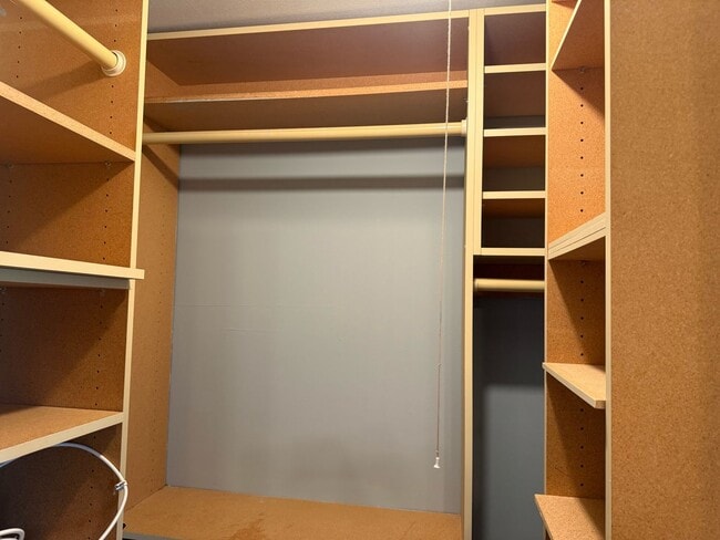 Building Photo - 2 Bed/1 Bath Condo in Ladue School District!