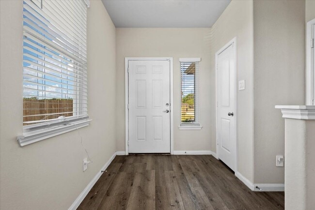 Building Photo - 5639 Brooklyn Rose Dr